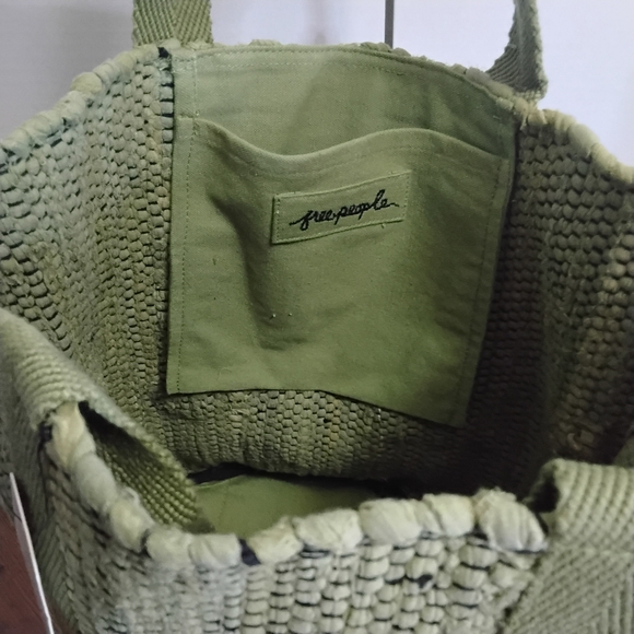 Free People NWT Bucket quilted hobo bag.  Beautiful Green color. - Picture 4 of 9